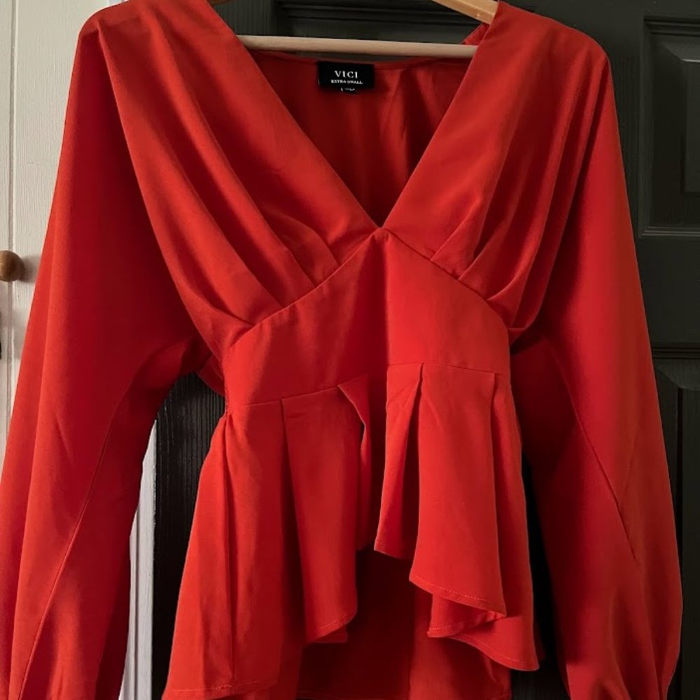 VICI COLLECTION - RED ORANGE LONG SLEEVE DEEP V BLOUSE - XS